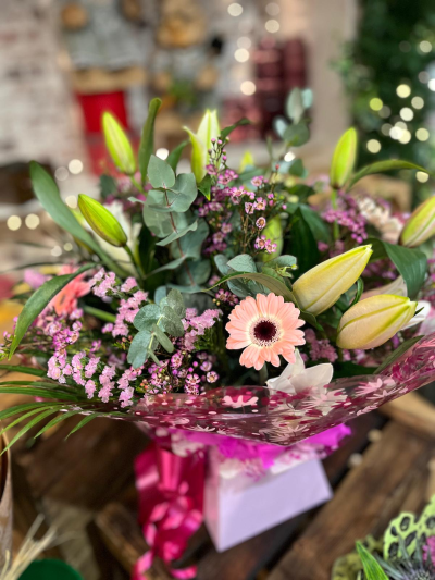 Lilly and gerbera Hantied bouquet in water, birthday, anniversary, flo - Lilly and gerbera hand-tied bouquet in water.