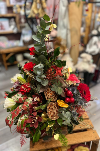 Jingle Bells oasis arrangement seasonal foliage and flowers - Jingle Bells oasis arrangement seasonal foliage and flowers and lots of sparkle, Christmas, festive, flowers, thank you, Happy Christmas